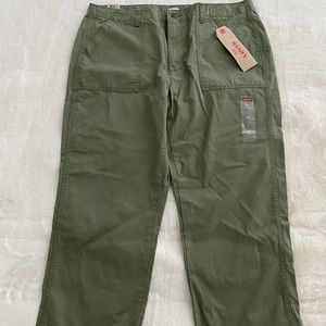 Levi’s green olive Capri